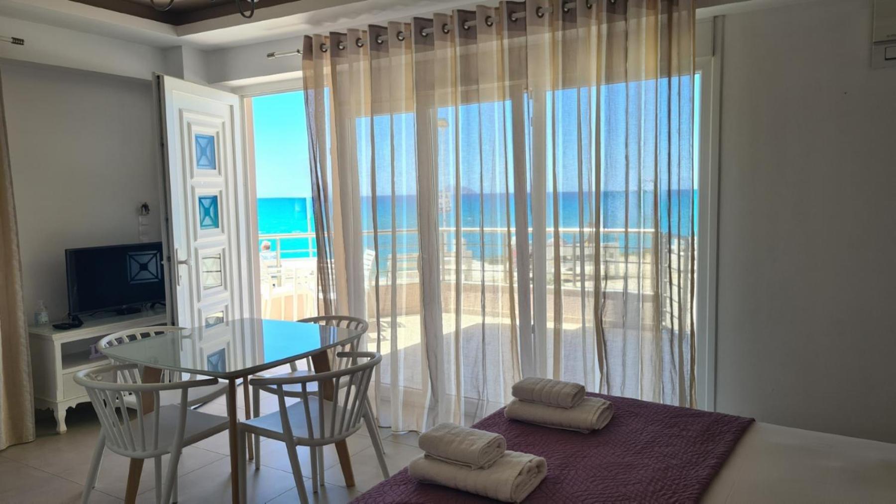Bella Mare Luxury Apartments Kalamaki  Exterior photo